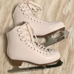 Jackson Figure Skates size 3 - JS1291